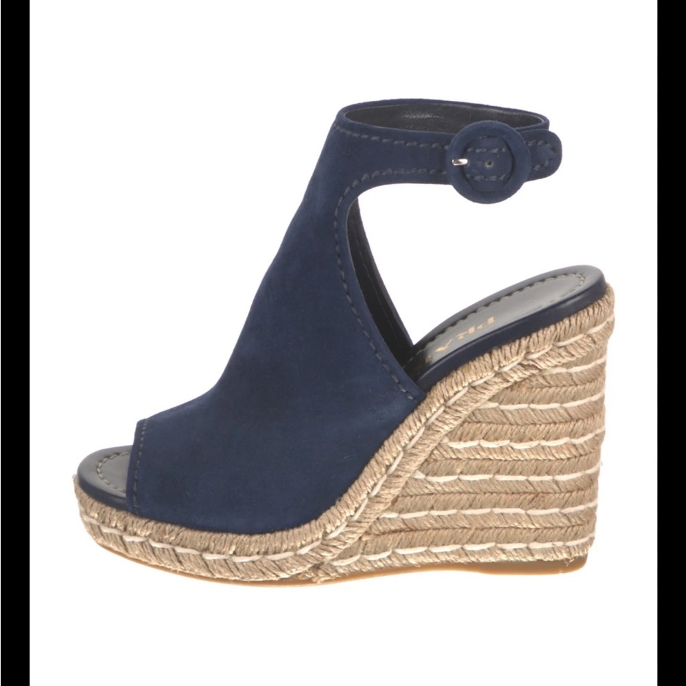 Prada suede espadrille sandal 37
4.8"wedge heel
Open toe
Made in Italy